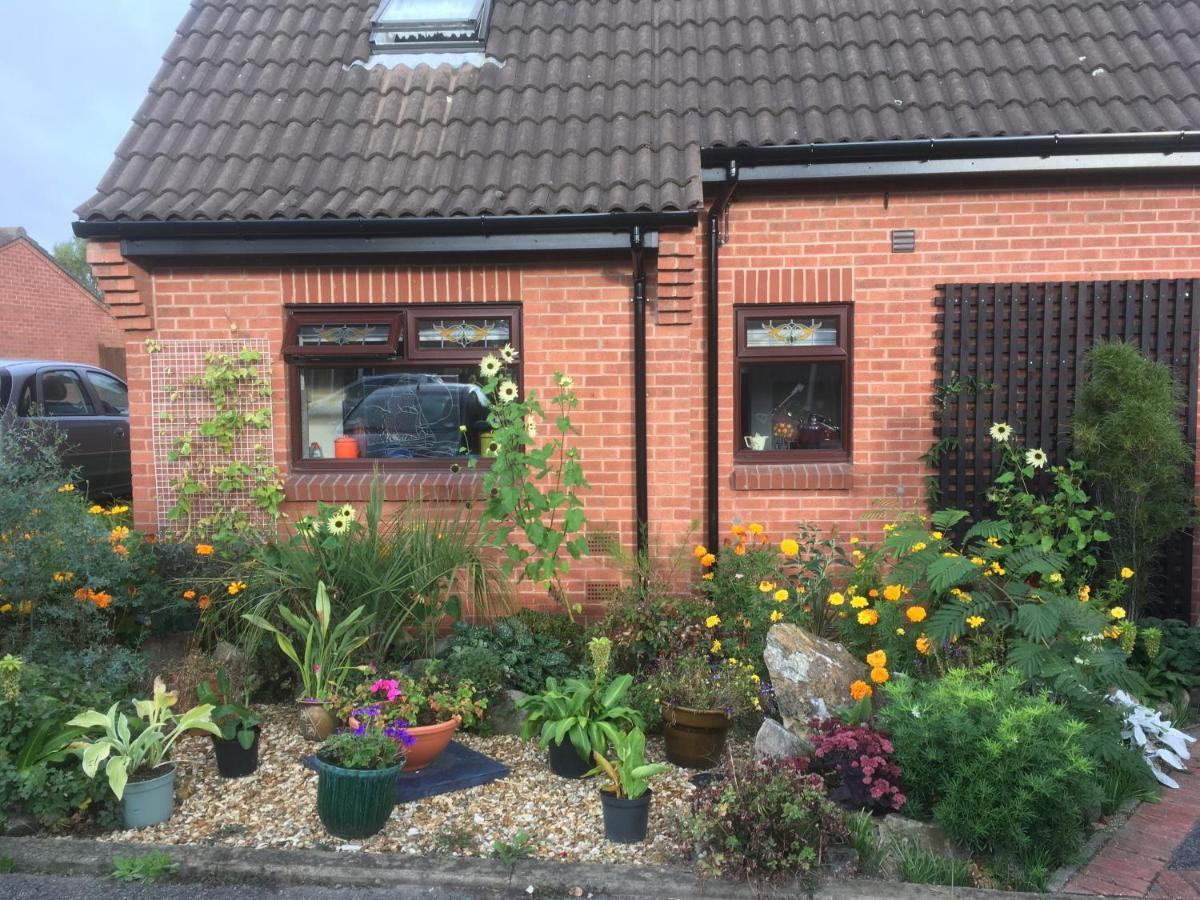 Self Contained Ground Floor Bedroom With Ensuite Wet Room Continental Breakfast Included Parking For 1 Car Outside Heanor Kültér fotó