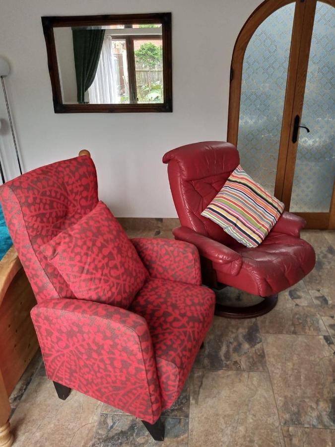 Self Contained Ground Floor Bedroom With Ensuite Wet Room Continental Breakfast Included Parking For 1 Car Outside Heanor Kültér fotó