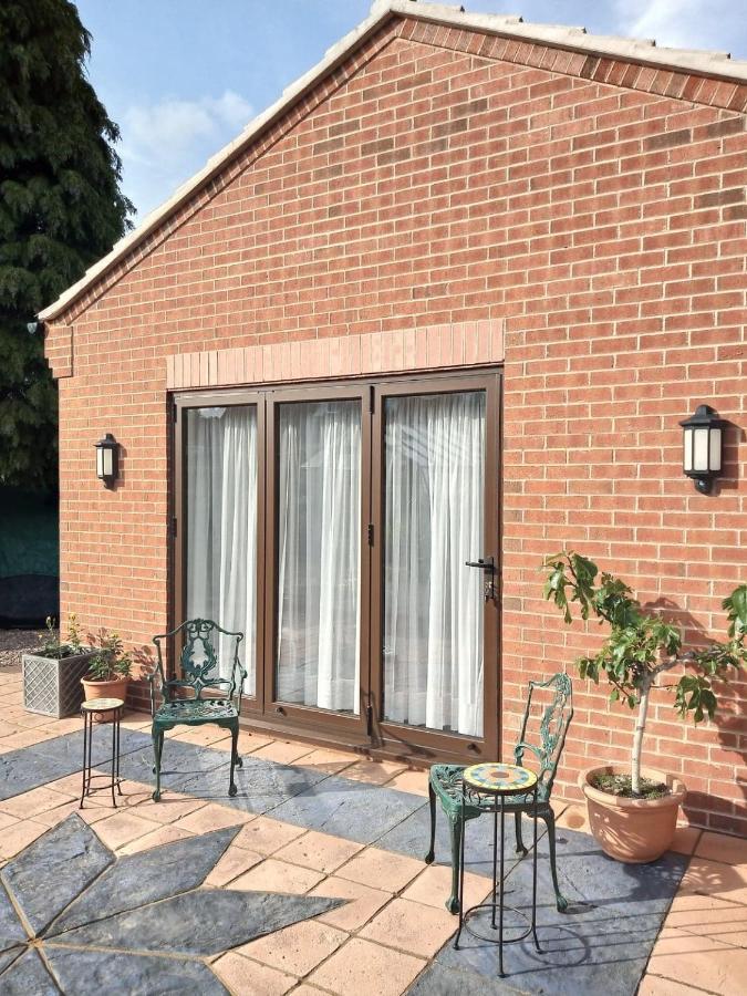 Self Contained Ground Floor Bedroom With Ensuite Wet Room Continental Breakfast Included Parking For 1 Car Outside Heanor Kültér fotó