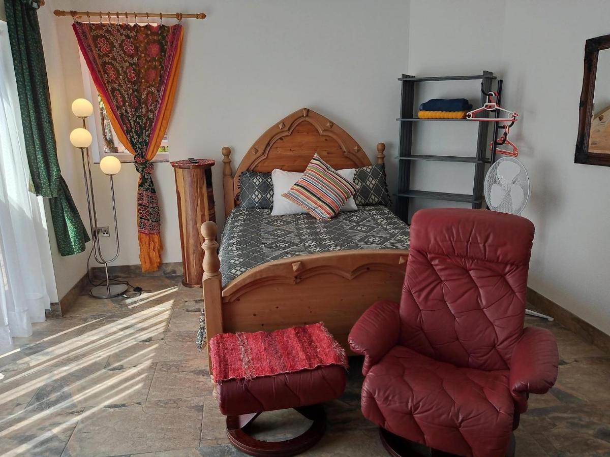 Self Contained Ground Floor Bedroom With Ensuite Wet Room Continental Breakfast Included Parking For 1 Car Outside Heanor Kültér fotó